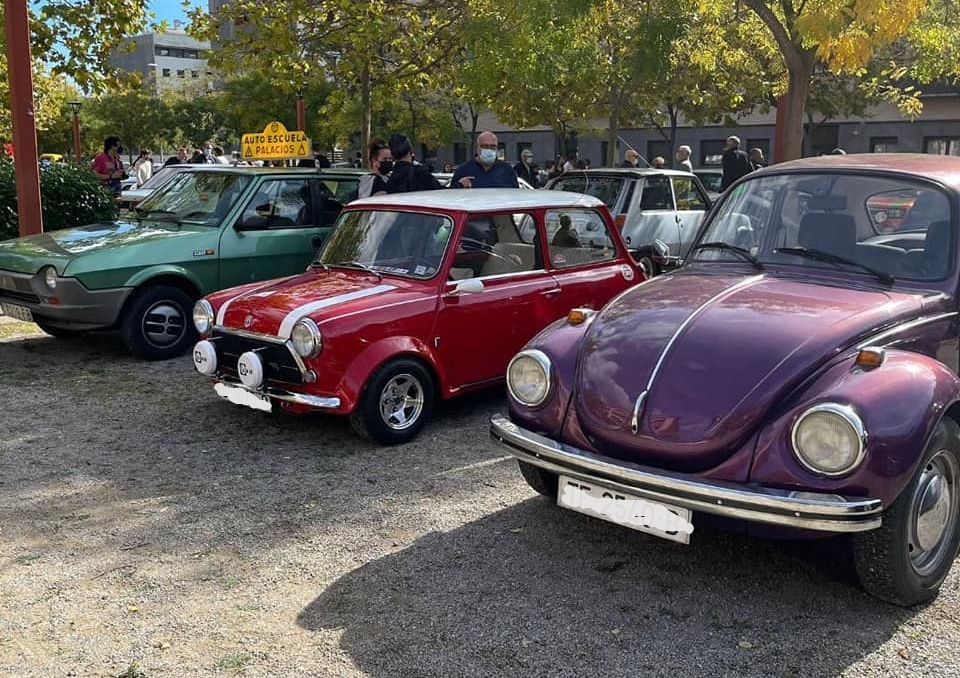 Taller Rocauto SBD muestra coches clasicos